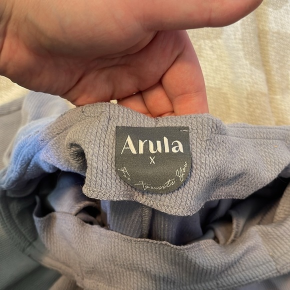 Arula gray flowy shorts! - Picture 2 of 2